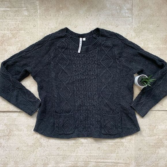 Leo & Nicole | Grey Knit Long Sleeve Sweater - Picture 1 of 3